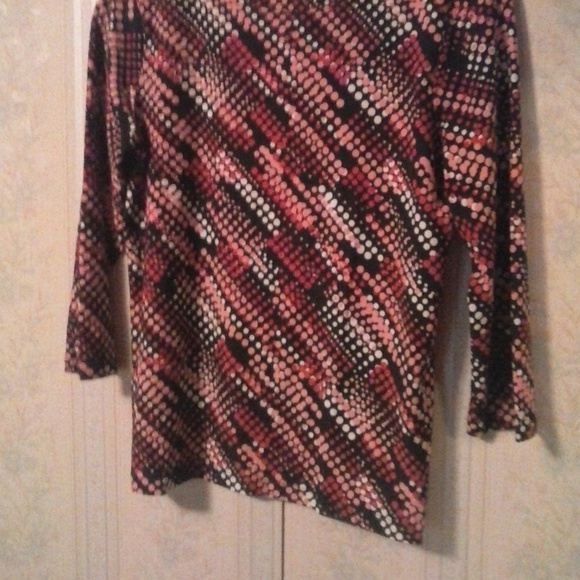 *JM COLLECTION PETITE BLACK/PINK PRINT SILKY TOP - Picture 4 of 4